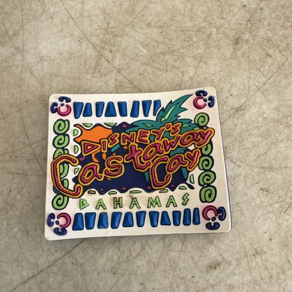 DISNEY PIN - CASTAWAY CAY Bahamas Painted Scene Cruise Line Magnet - Picture 3 of 5